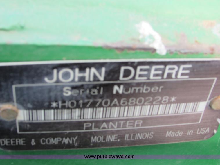 image for item I6596 1998 John Deere 1770 Conservation planter