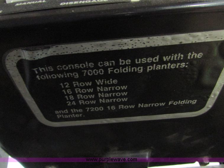 image for item I6596 1998 John Deere 1770 Conservation planter