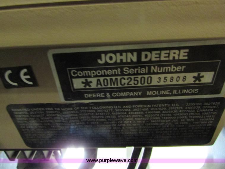 image for item I6596 1998 John Deere 1770 Conservation planter