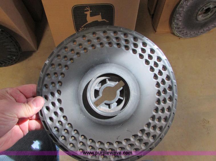 image for item I6596 1998 John Deere 1770 Conservation planter