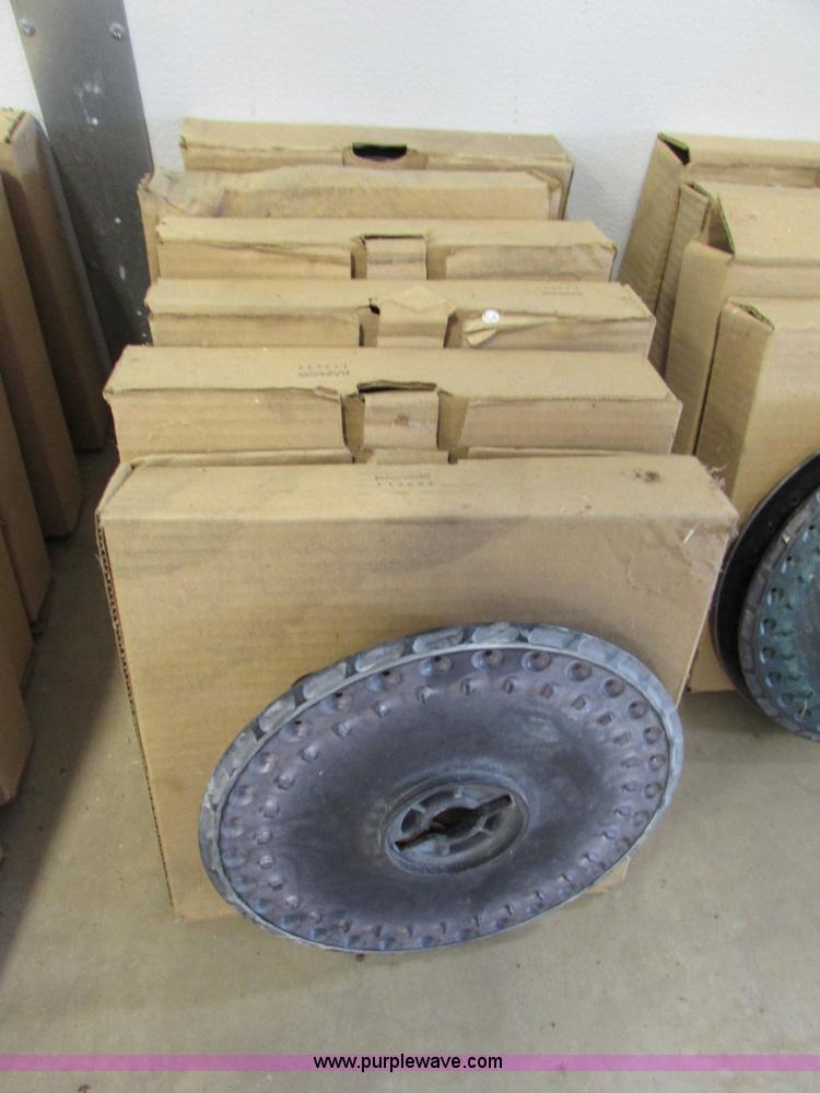 image for item I6596 1998 John Deere 1770 Conservation planter