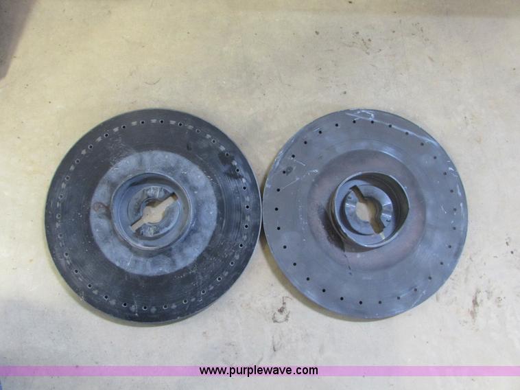 image for item I6596 1998 John Deere 1770 Conservation planter