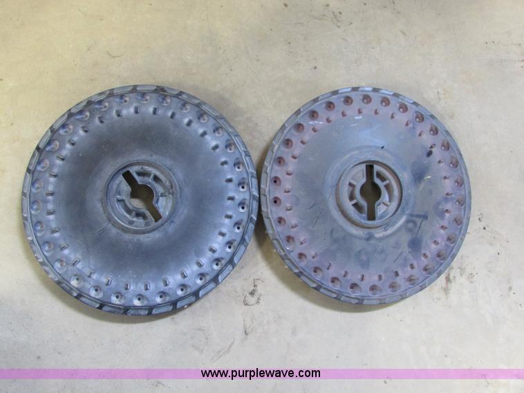 image for item I6596 1998 John Deere 1770 Conservation planter