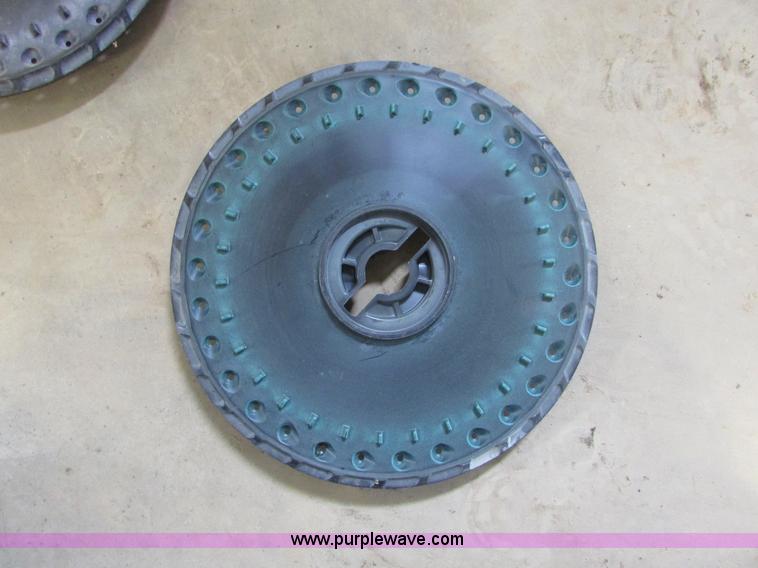 image for item I6596 1998 John Deere 1770 Conservation planter