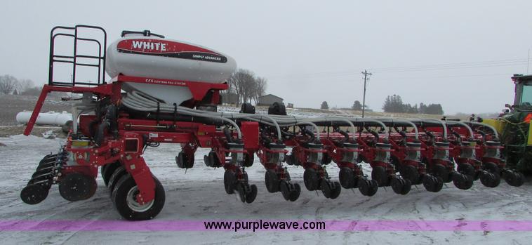 image for item I6616 2012 White 8524 planter