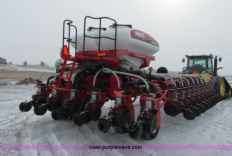 image for item I6616 2012 White 8524 planter