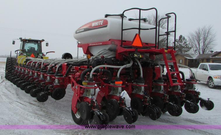 image for item I6616 2012 White 8524 planter