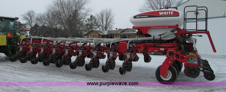 image for item I6616 2012 White 8524 planter