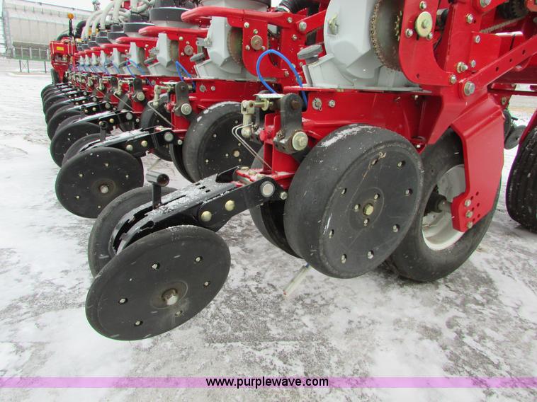 image for item I6616 2012 White 8524 planter