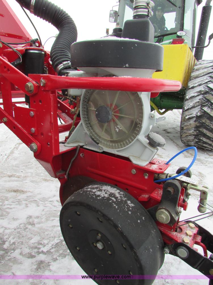 image for item I6616 2012 White 8524 planter