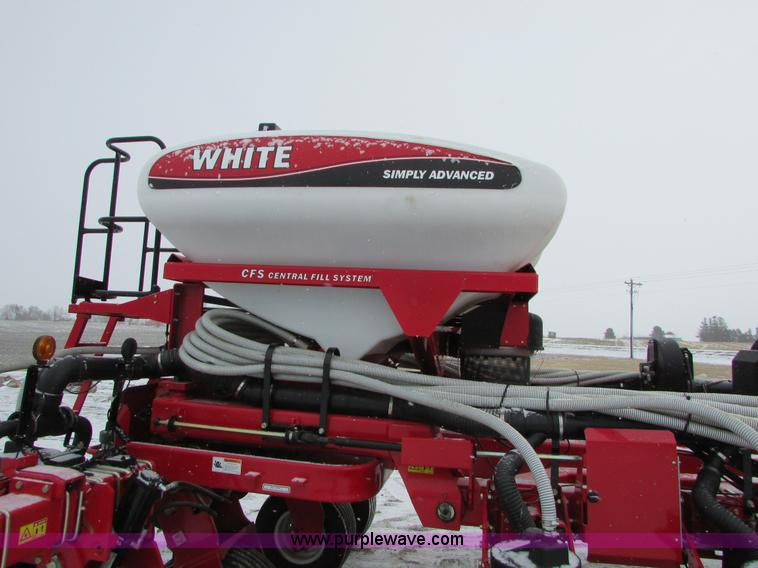 image for item I6616 2012 White 8524 planter