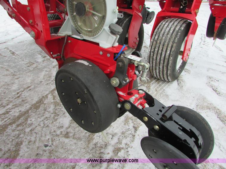 image for item I6616 2012 White 8524 planter