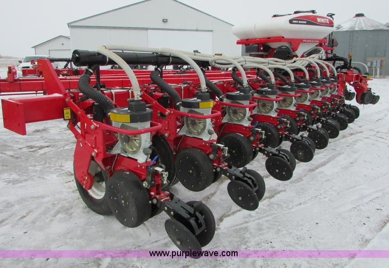 image for item I6616 2012 White 8524 planter