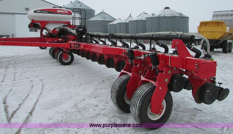 image for item I6616 2012 White 8524 planter