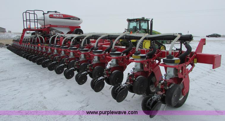 image for item I6616 2012 White 8524 planter