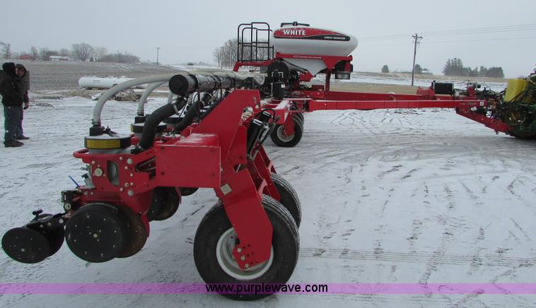 image for item I6616 2012 White 8524 planter