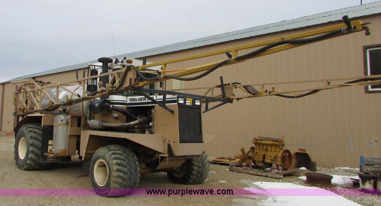 image for item I6640 1991 Ag-Chem TerraGator 1804 self-propelled sprayer