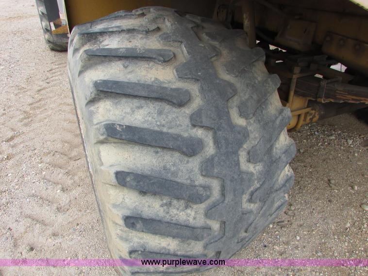 image for item I6640 1991 Ag-Chem TerraGator 1804 self-propelled sprayer