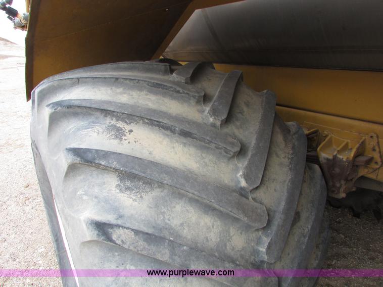 image for item I6640 1991 Ag-Chem TerraGator 1804 self-propelled sprayer