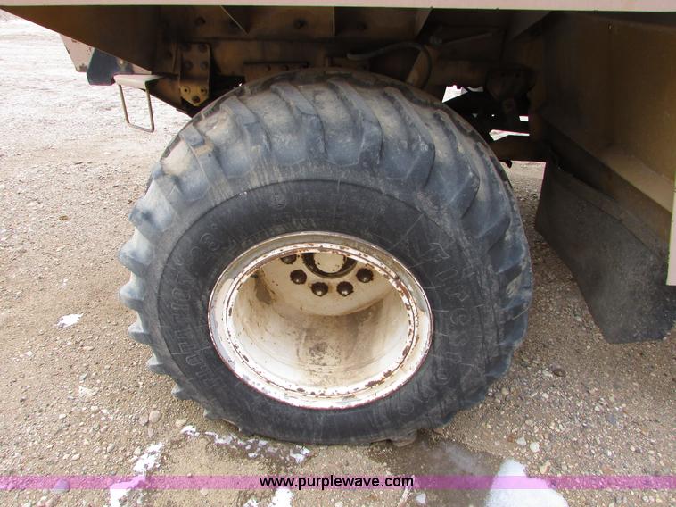 image for item I6640 1991 Ag-Chem TerraGator 1804 self-propelled sprayer