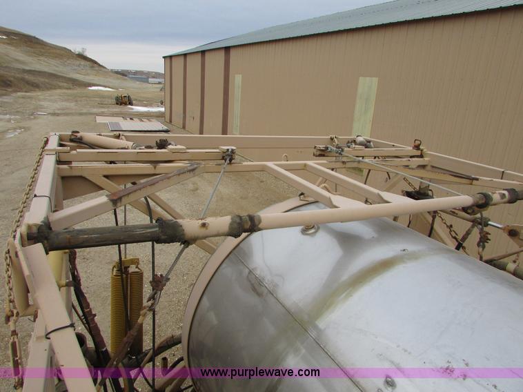 image for item I6640 1991 Ag-Chem TerraGator 1804 self-propelled sprayer