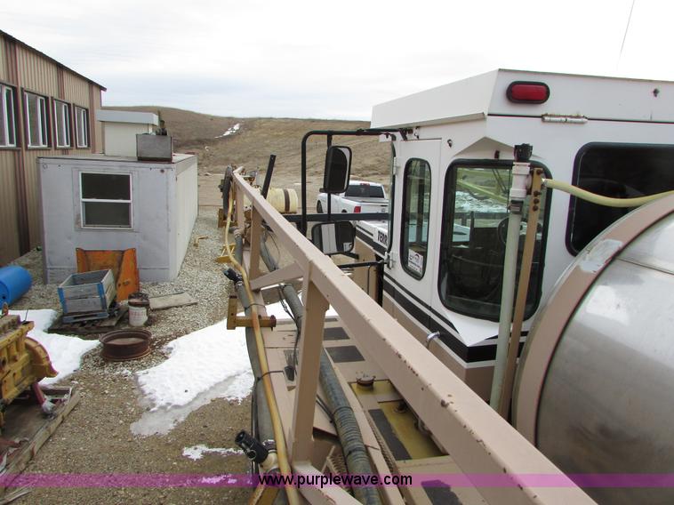 image for item I6640 1991 Ag-Chem TerraGator 1804 self-propelled sprayer