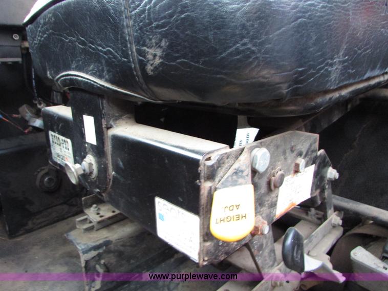 image for item I6640 1991 Ag-Chem TerraGator 1804 self-propelled sprayer