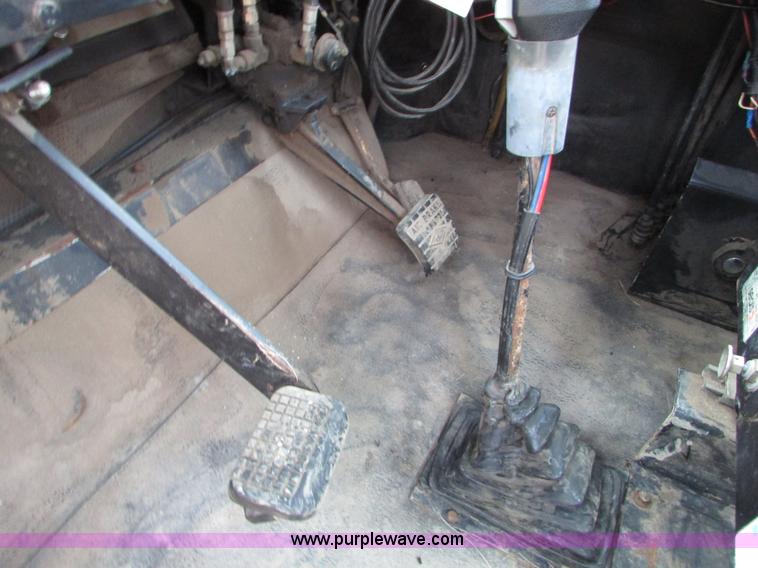 image for item I6640 1991 Ag-Chem TerraGator 1804 self-propelled sprayer