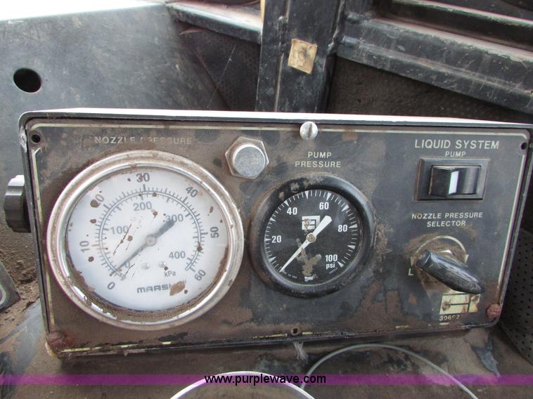 image for item I6640 1991 Ag-Chem TerraGator 1804 self-propelled sprayer