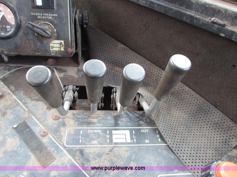 image for item I6640 1991 Ag-Chem TerraGator 1804 self-propelled sprayer