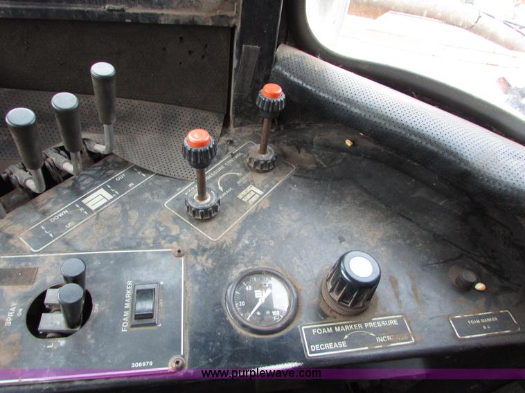 image for item I6640 1991 Ag-Chem TerraGator 1804 self-propelled sprayer