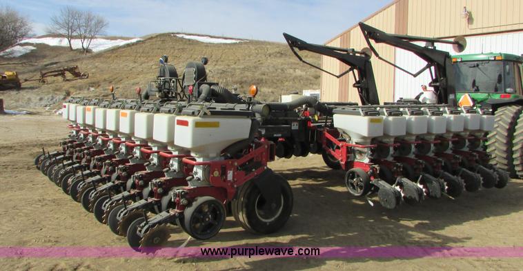 image for item I6641 2001 White 8524 split row planter