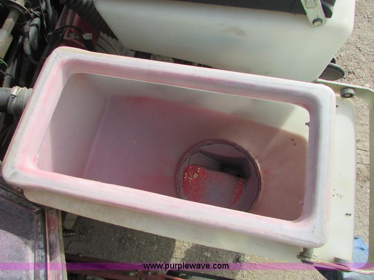 image for item I6641 2001 White 8524 split row planter