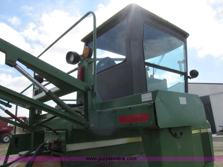 image for item K2035 John Deere 6000 self-propelled sprayer
