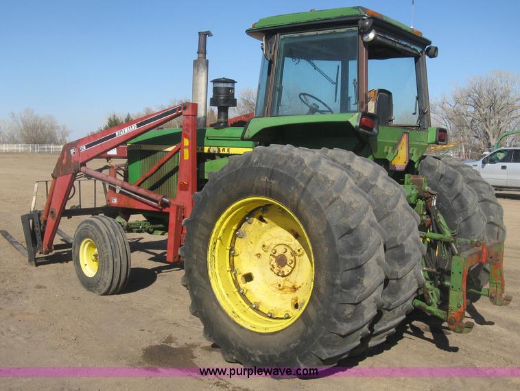 image for item K2978 1976 John Deere 4630 tractor