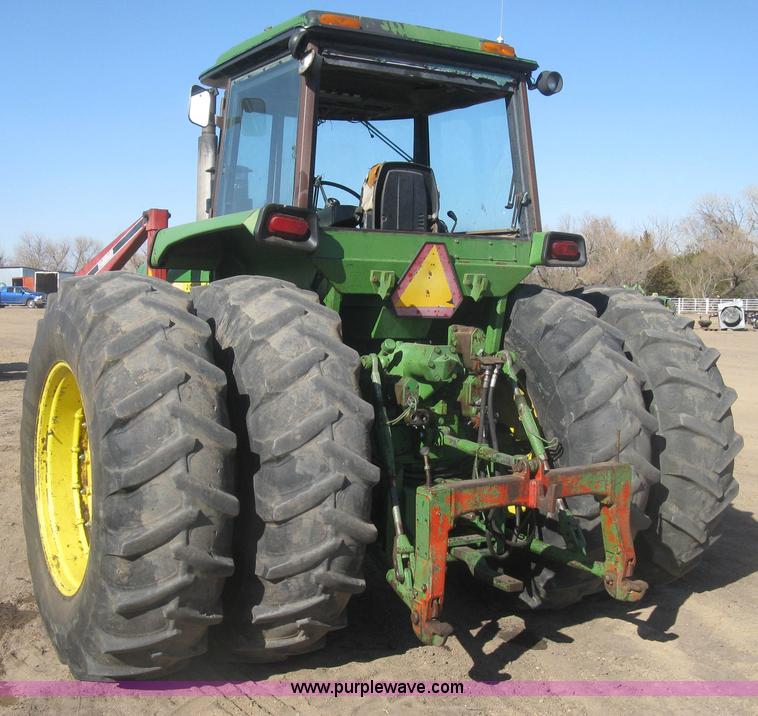 image for item K2978 1976 John Deere 4630 tractor