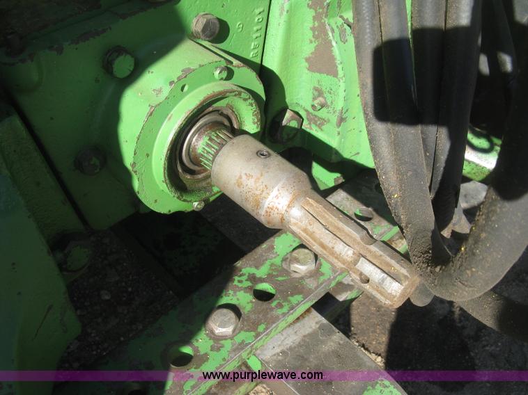 image for item K2978 1976 John Deere 4630 tractor