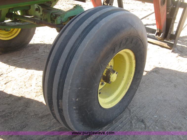 image for item K2978 1976 John Deere 4630 tractor