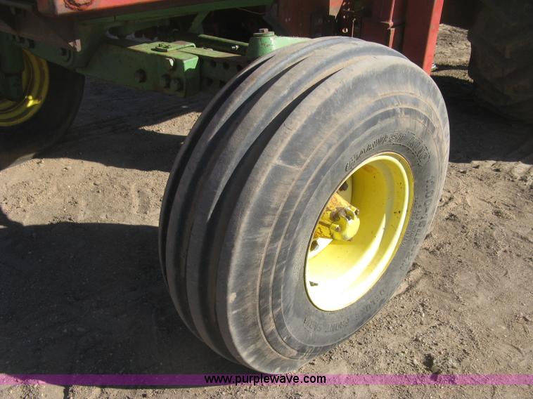 image for item K2978 1976 John Deere 4630 tractor