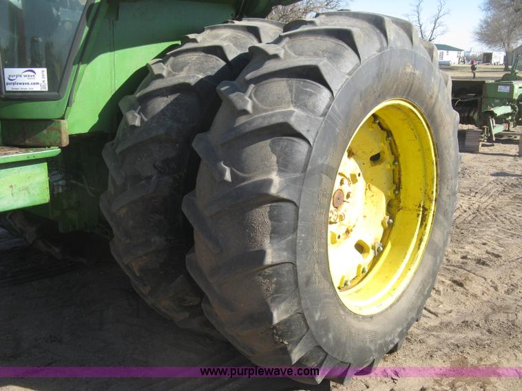 image for item K2978 1976 John Deere 4630 tractor