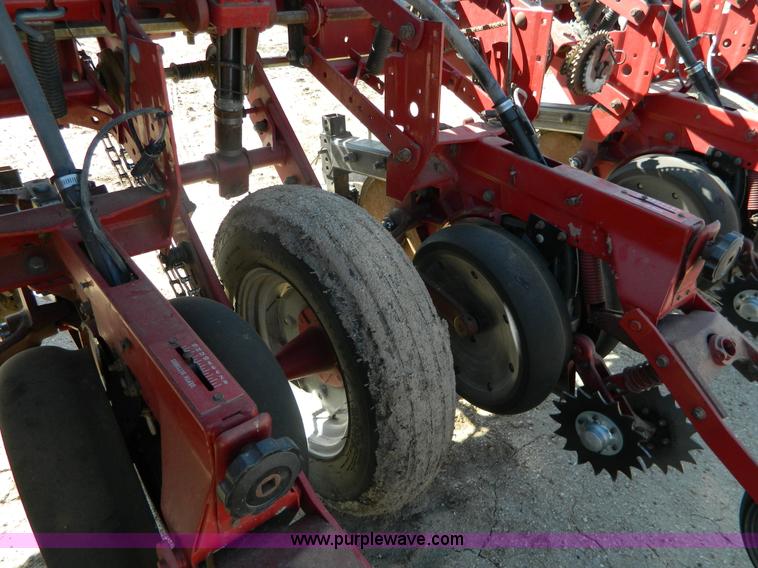 image for item K8004 1998 Case IH 955 planter