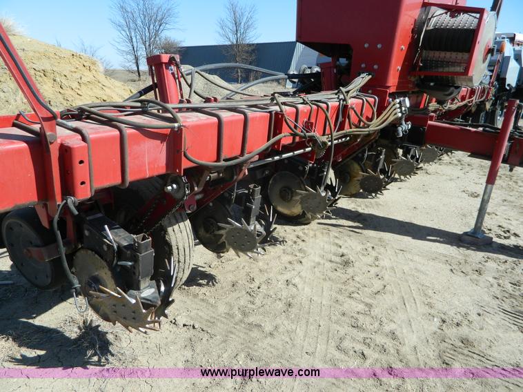 image for item K8004 1998 Case IH 955 planter