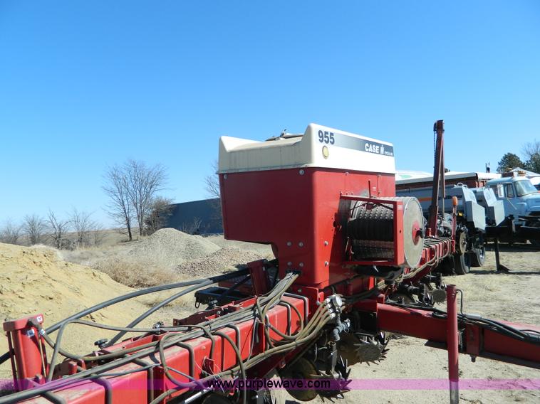 image for item K8004 1998 Case IH 955 planter
