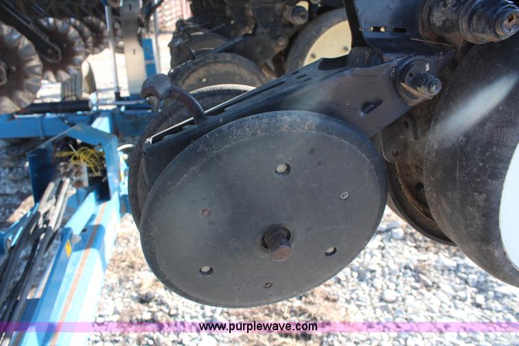 image for item K8782 1999 Kinze 2600 interplant planter