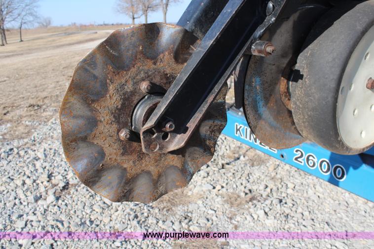 image for item K8782 1999 Kinze 2600 interplant planter