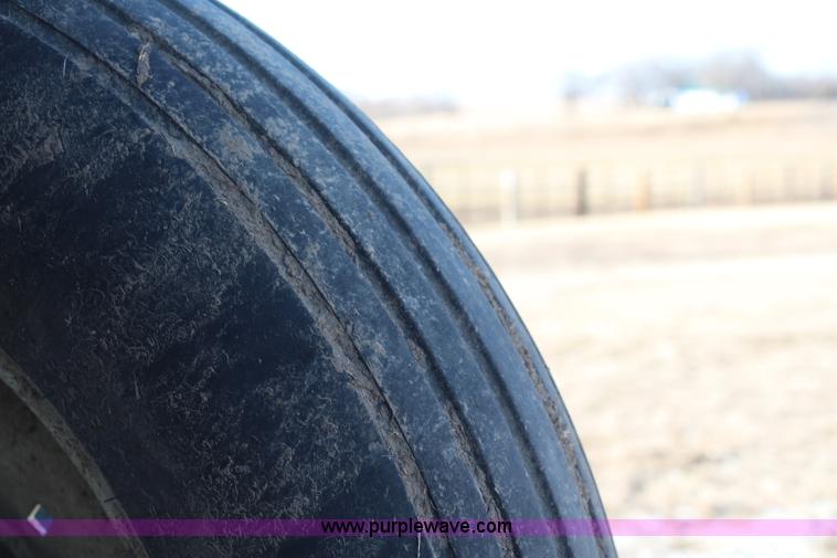 image for item K8782 1999 Kinze 2600 interplant planter