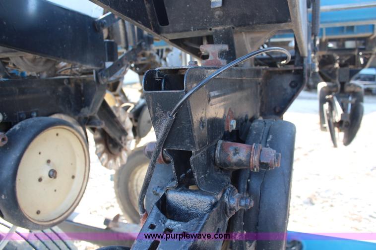 image for item K8782 1999 Kinze 2600 interplant planter