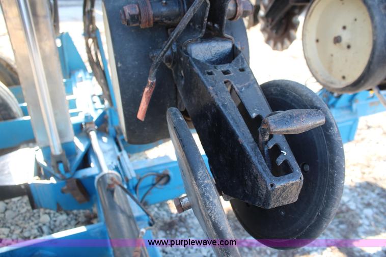 image for item K8782 1999 Kinze 2600 interplant planter