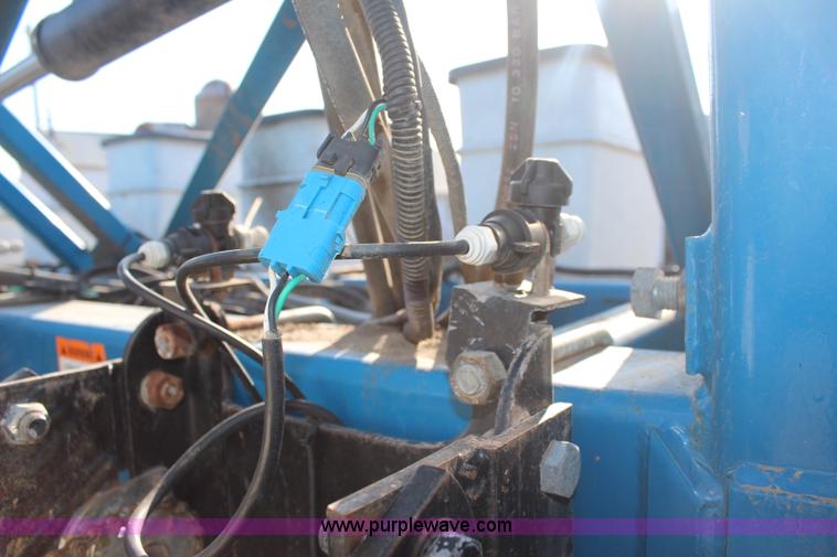 image for item K8782 1999 Kinze 2600 interplant planter