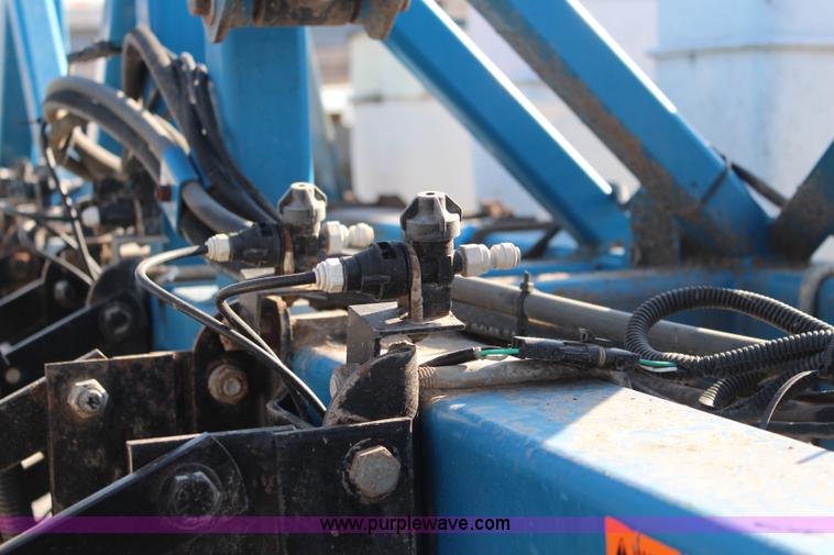 image for item K8782 1999 Kinze 2600 interplant planter